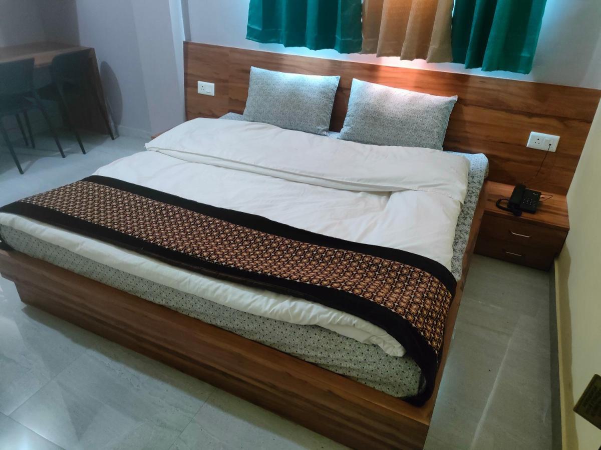 Hotel Rishabh And Banquet Hall Pithorāgarh Екстериор снимка