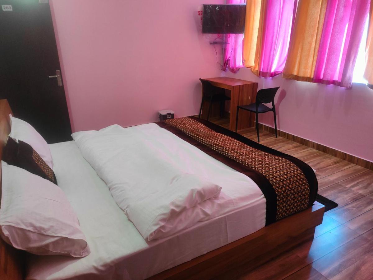 Hotel Rishabh And Banquet Hall Pithorāgarh Екстериор снимка