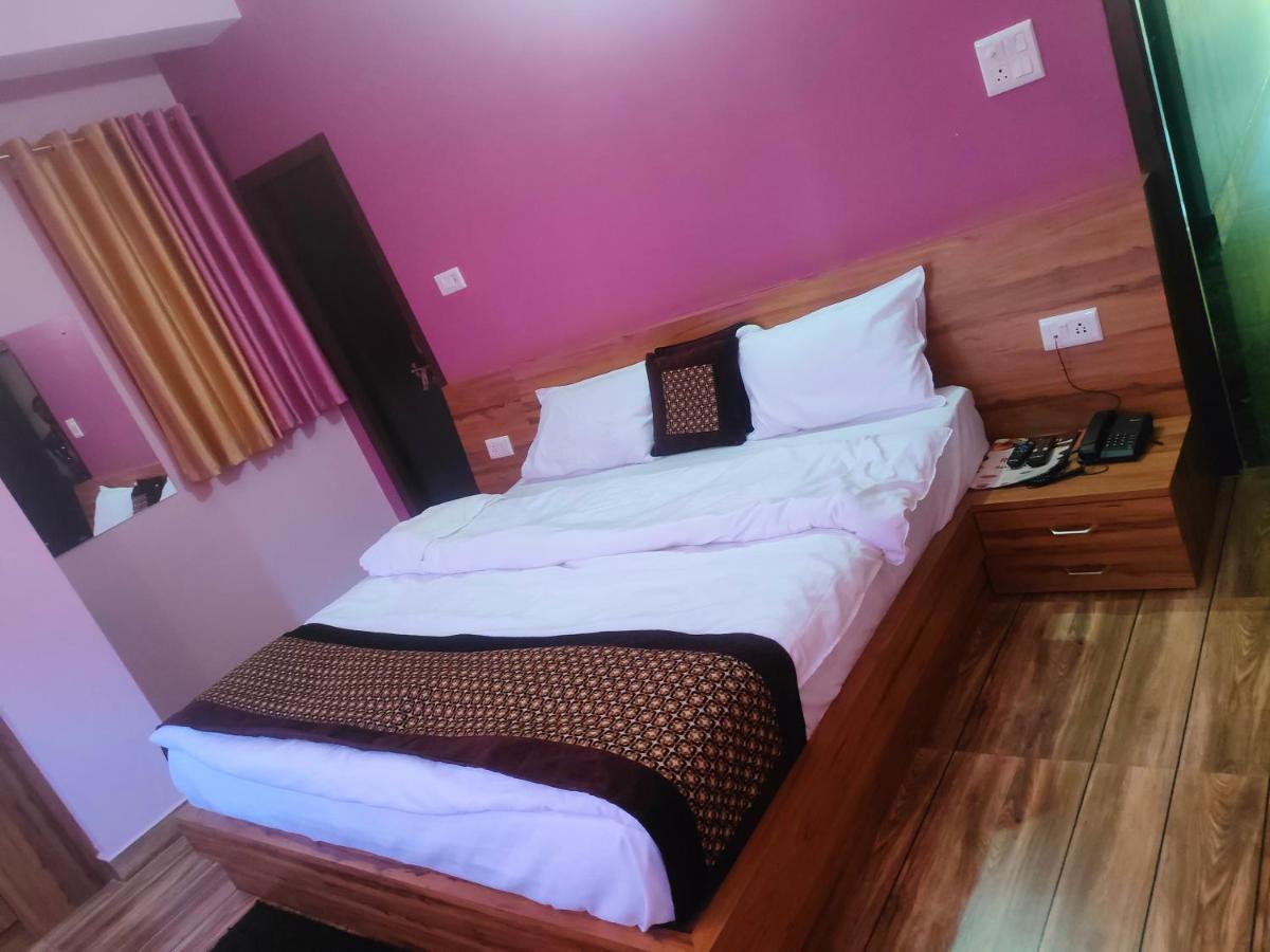 Hotel Rishabh And Banquet Hall Pithorāgarh Екстериор снимка